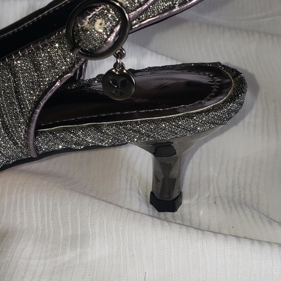 J.Reneé Batista Sophisticated Silver Slingback Heels with Textured Design,New - Picture 4 of 8